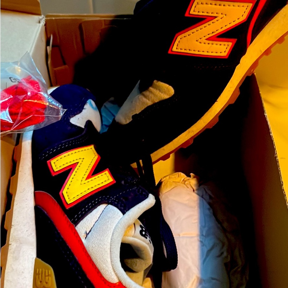 Pair of New Balance Trainers - Like New - Size 7